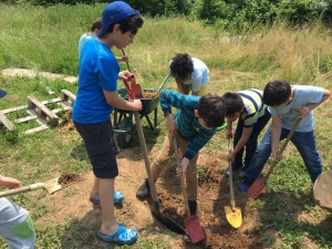 Serbest Gezen Bir Okul - Muallim Cevdet İlkokulu ile Permakamp Programı