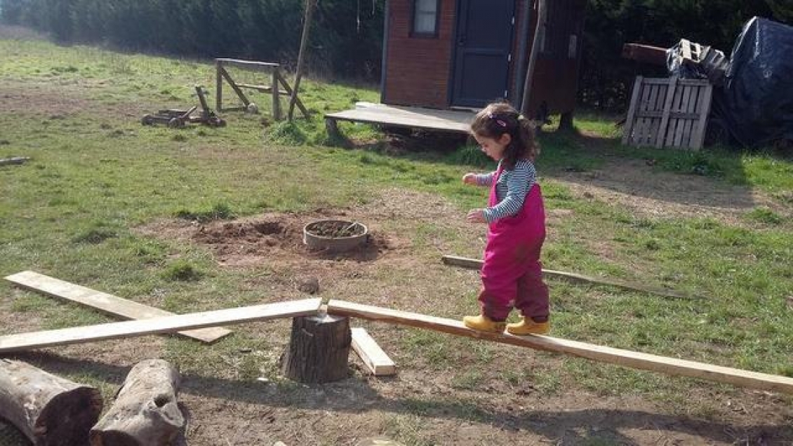 Serbest Gezen Bir Anaokulu - Atölye Çocukevi  - Önce Sis Sonra Sıcacık Güneş